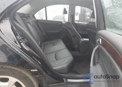 2005 Mercedes-Benz C 320 Luxury 4Matic z USA, uszkodzony, nr VIN WDBRF84J55F577715